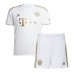 Bayern Munich Leon Goretzka #8 kläder Barn 2022-23 Bortatröja Kortärmad (+ korta byxor)